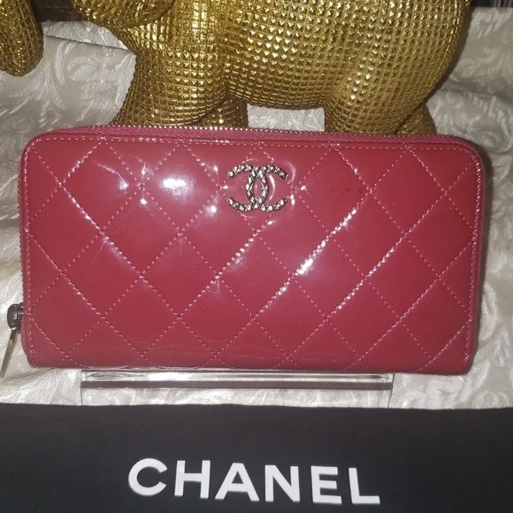 Chanel Quilted Patent Longwallet - Picture 3 of 15